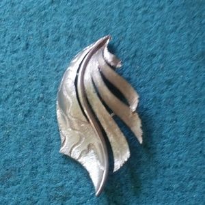 2for20 Embossed Brooch